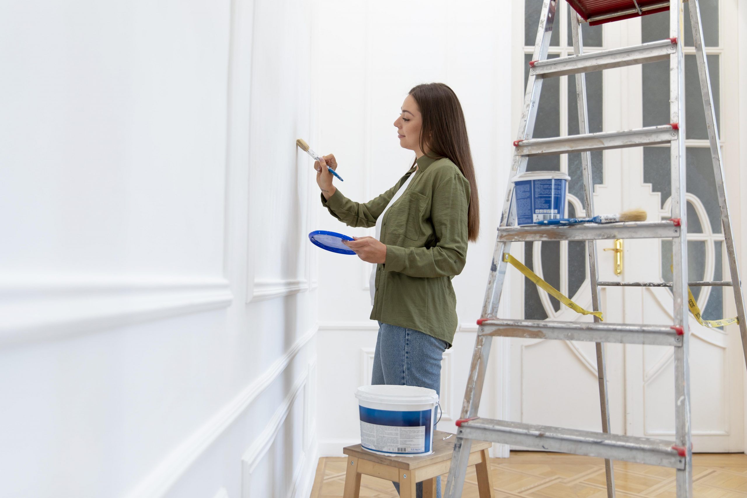 Pintando las paredes y el interior de mi hogar de color blanco Color House Decoración